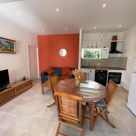 Le Village - Cosy Flat 5 Min Walk Away From Sea *