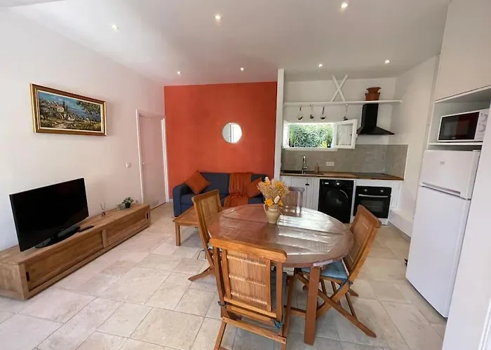 Le Village - Cosy Flat 5 Min Walk Away From Sea *